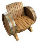 Canapé-fauteuil en douelles cintrées de fût de vin