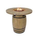 Table brasero tonneau avec flamme allumée au centre