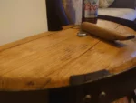Tavolino d'appoggio in coperchio di botte da whisky – Rovere rustico artigianale - immagine 3