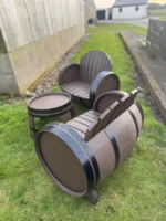Set 2 sedute a botte con tavolino – Arredo da giardino in rovere riciclato - immagine 5